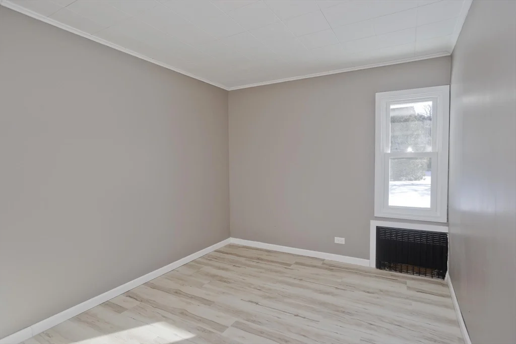 3 bed, 2 bath apartment for rent at 16 Knightville Dam Rd, Huntington — photo 17 of 40