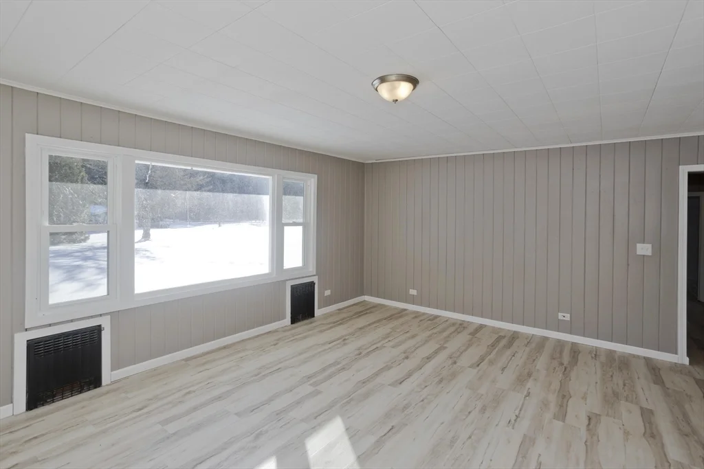 3 bed, 2 bath apartment for rent at 16 Knightville Dam Rd, Huntington — photo 6 of 40