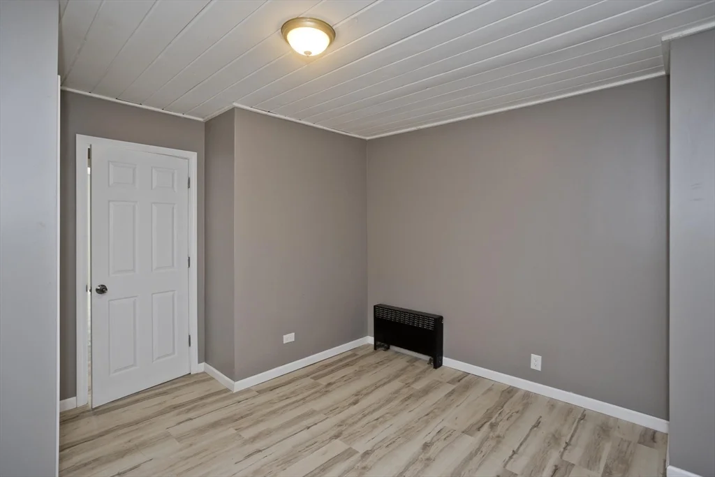 3 bed, 2 bath apartment for rent at 16 Knightville Dam Rd, Huntington — photo 16 of 40