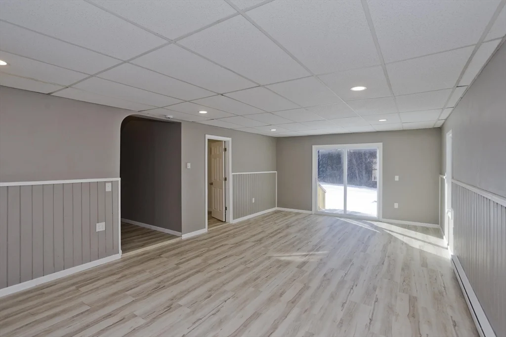 3 bed, 2 bath apartment for rent at 16 Knightville Dam Rd, Huntington — photo 9 of 40