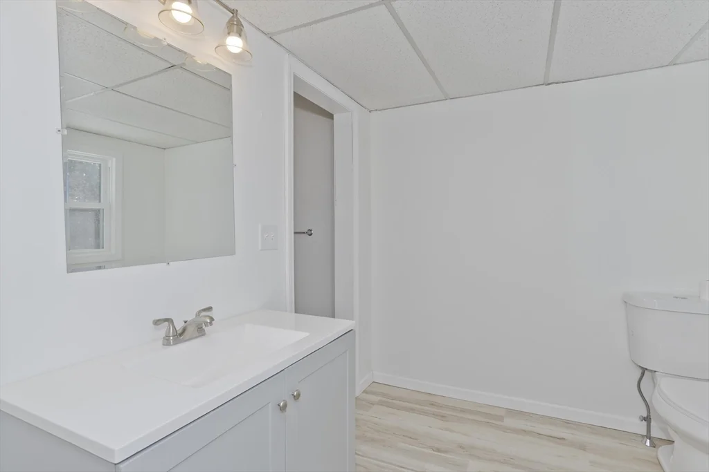 3 bed, 2 bath apartment for rent at 16 Knightville Dam Rd, Huntington — photo 20 of 40