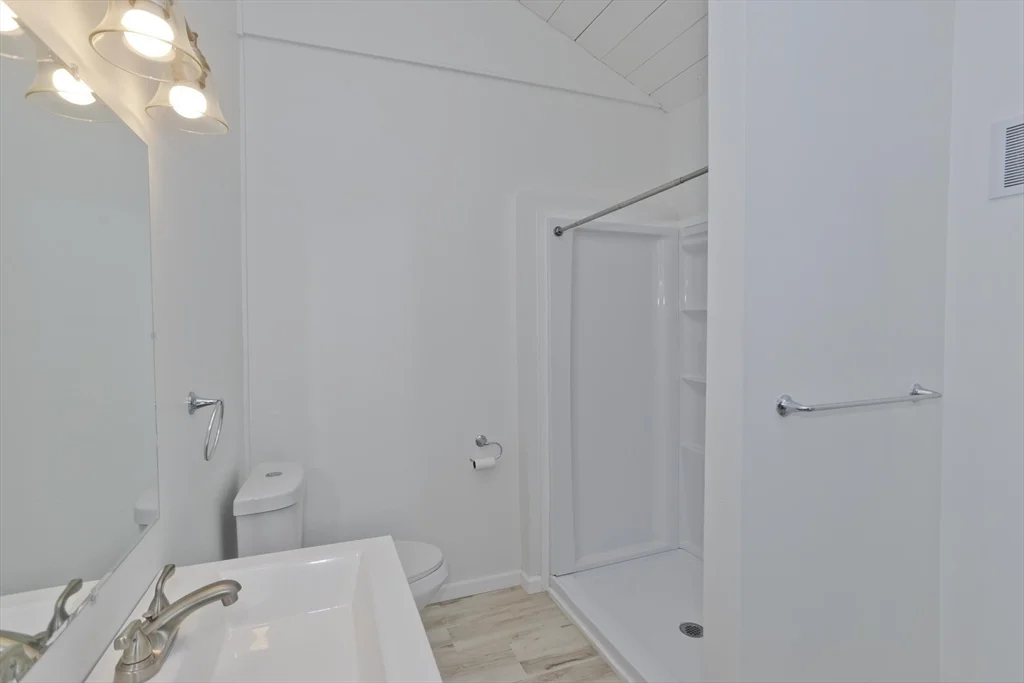 3 bed, 2 bath apartment for rent at 16 Knightville Dam Rd, Huntington — photo 11 of 40