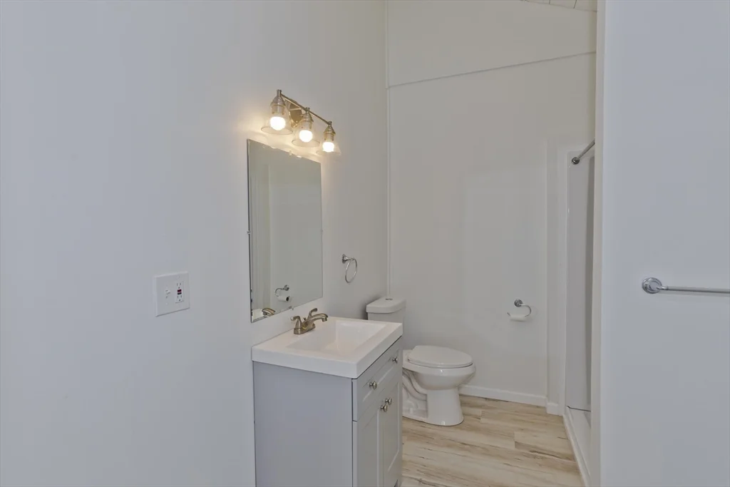 3 bed, 2 bath apartment for rent at 16 Knightville Dam Rd, Huntington — photo 12 of 40