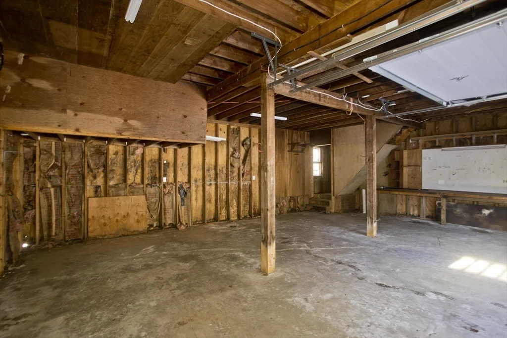 3 bed, 2 bath apartment for rent at 16 Knightville Dam Rd, Huntington — photo 30 of 40