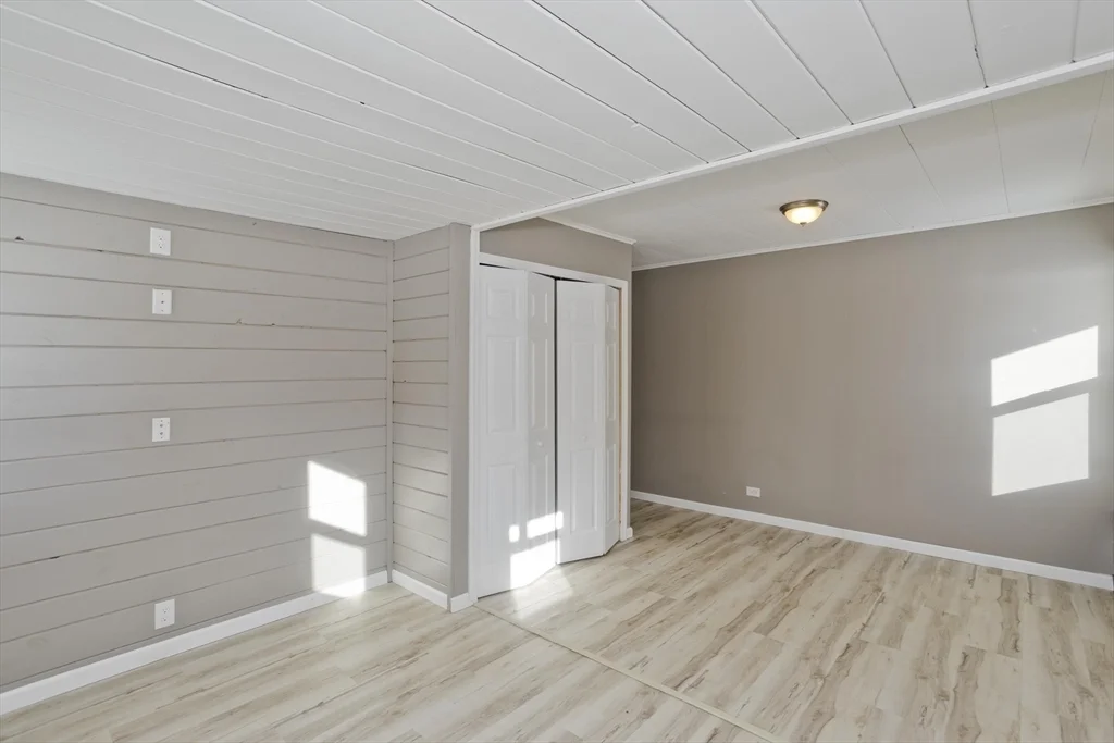 3 bed, 2 bath apartment for rent at 16 Knightville Dam Rd, Huntington — photo 14 of 40