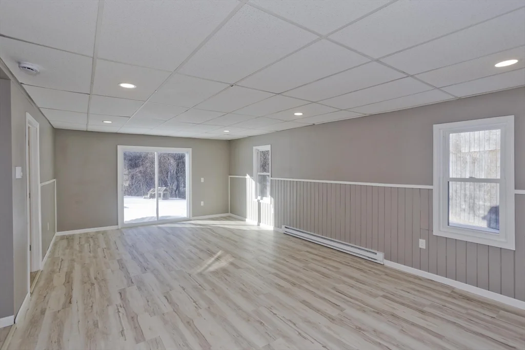 3 bed, 2 bath apartment for rent at 16 Knightville Dam Rd, Huntington — photo 8 of 40