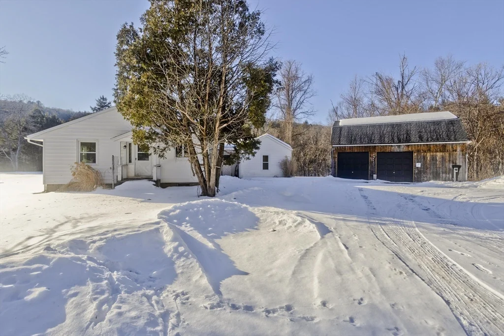 3 bed, 2 bath apartment for rent at 16 Knightville Dam Rd, Huntington — photo 1 of 40