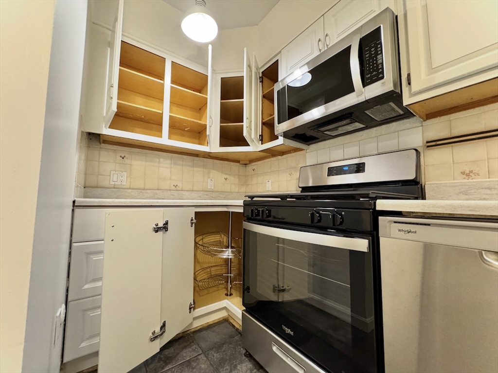 3 bed, 2 bath apartment for rent at 16 Kondazian St Unit 16, Watertown — photo 33 of 42