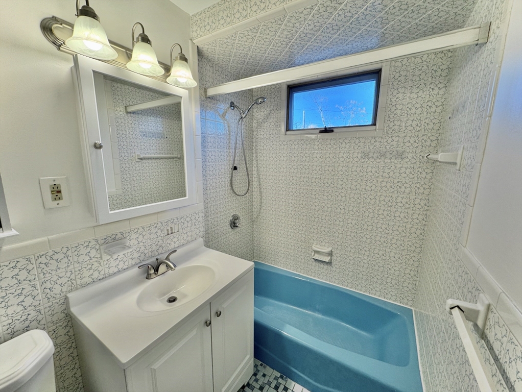 3 bed, 2 bath apartment for rent at 16 Kondazian St Unit 16, Watertown — photo 6 of 42