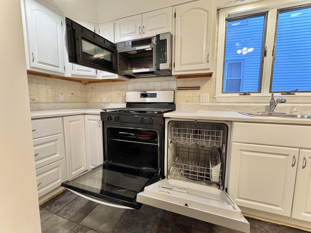 3 bed, 2 bath apartment for rent at 16 Kondazian St Unit 16, Watertown — photo 34 of 42