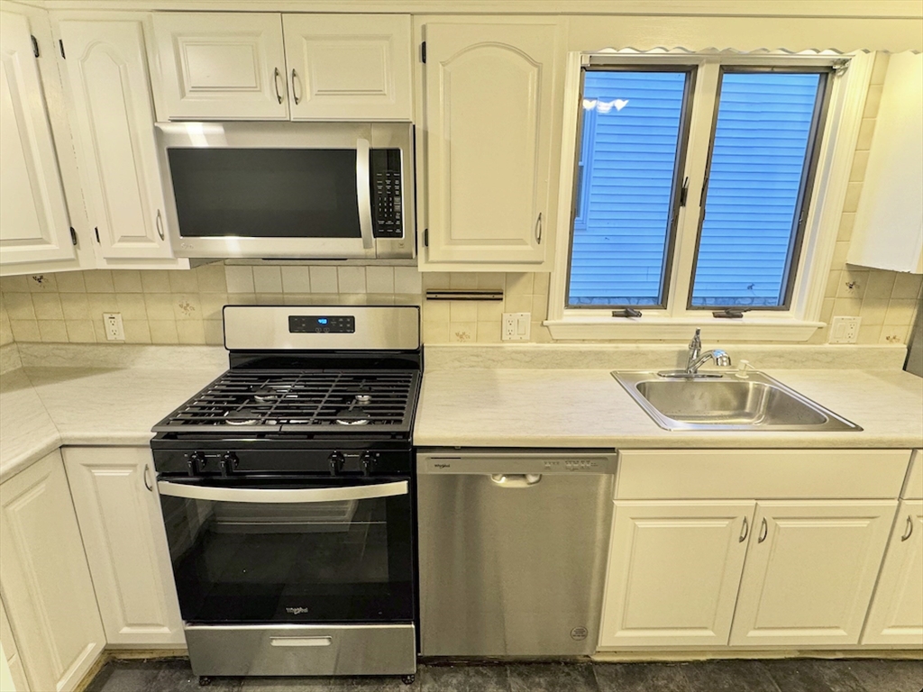 3 bed, 2 bath apartment for rent at 16 Kondazian St Unit 16, Watertown — photo 38 of 42