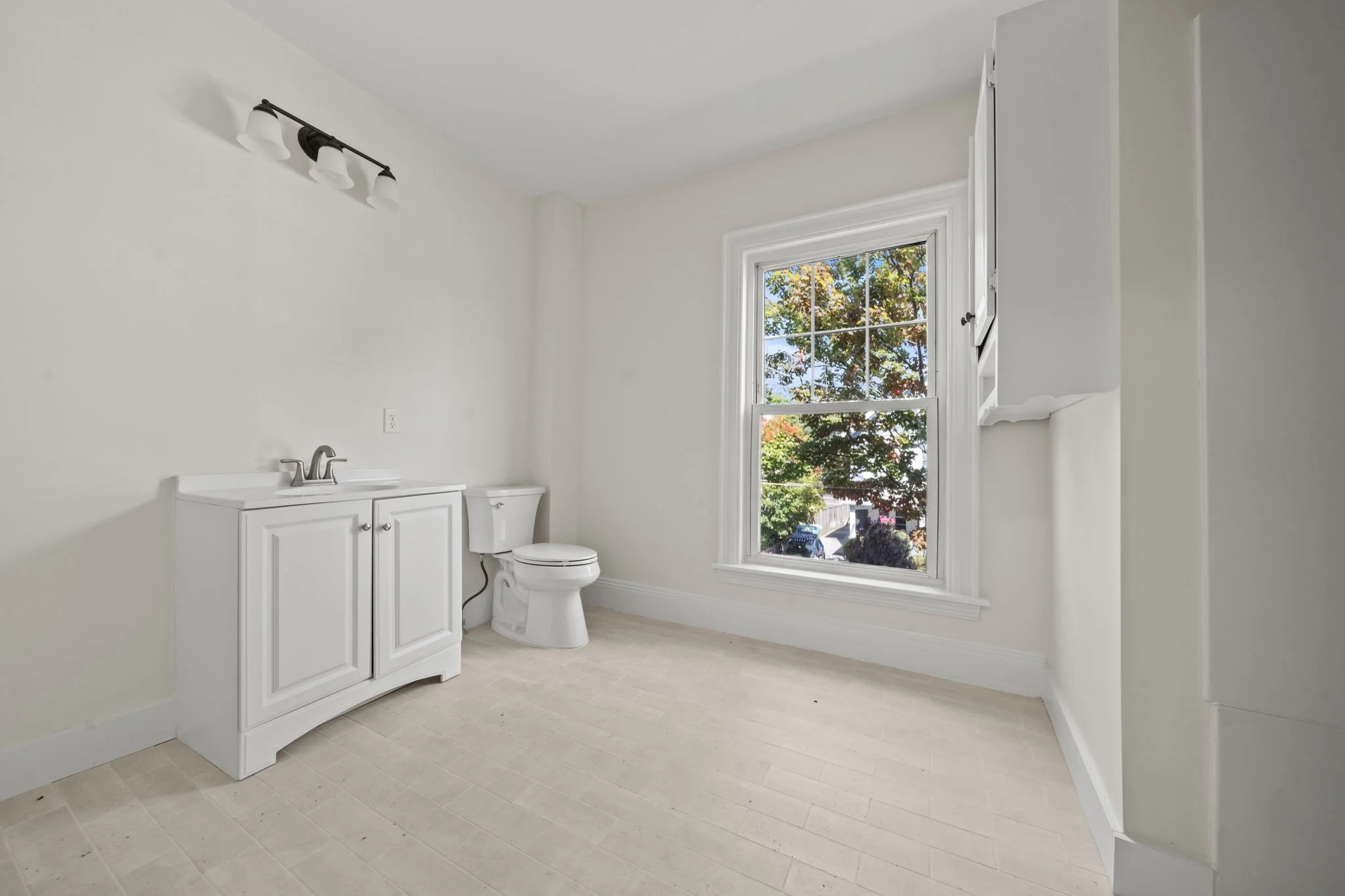 3 bed, 2 bath apartment for rent at 16 Lafayette St Unit 2, Wakefield — photo 8 of 17