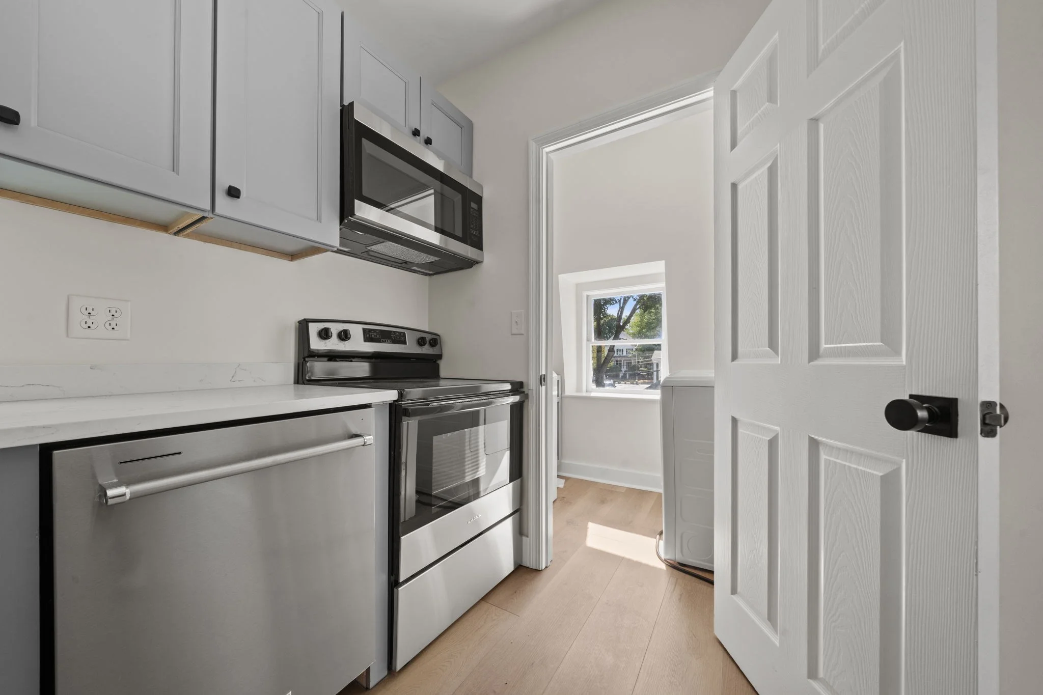 3 bed, 2 bath apartment for rent at 16 Lafayette St Unit 2, Wakefield — photo 4 of 17