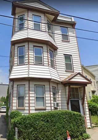 3 bed, 1 bath apartment for rent at 16 Leeds St Unit 3, South Boston
