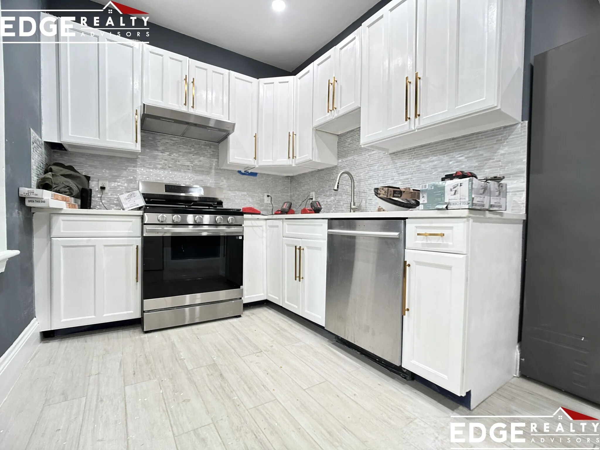 3 bed, 1 bath apartment for rent at 16 Leicester St Unit 1A, Oak Square — photo 2 of 8