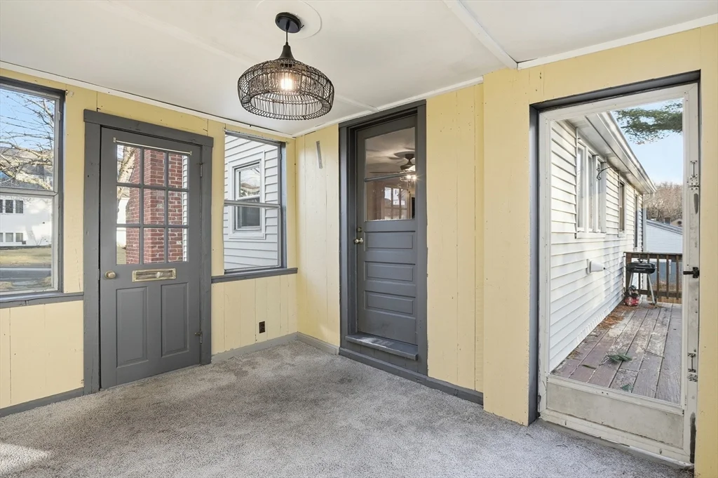 3 bed, 1 bath apartment for rent at 16 Liberty Dr, Shrewsbury — photo 4 of 34