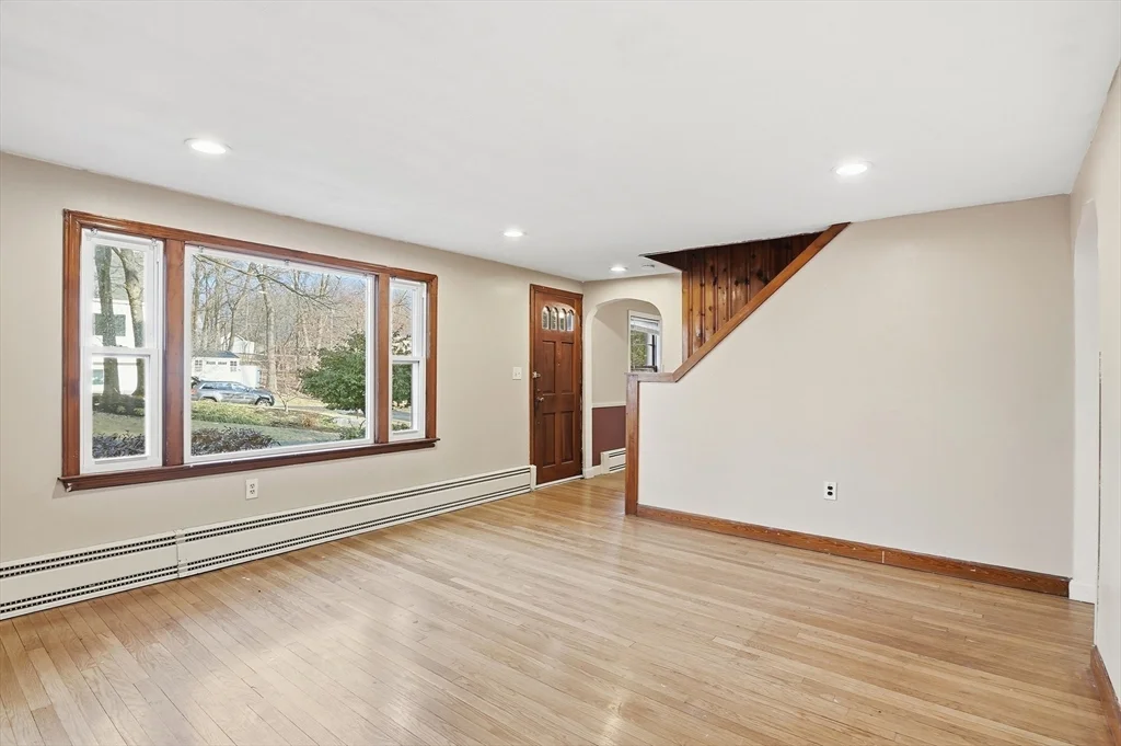 3 bed, 1 bath apartment for rent at 16 Liberty Dr, Shrewsbury — photo 12 of 34
