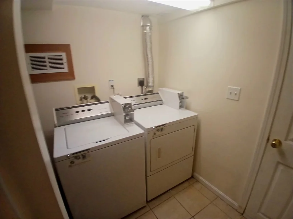 2 bed, 1 bath apartment for rent at 16 Lincoln St Unit 2, Brighton — photo 8 of 9
