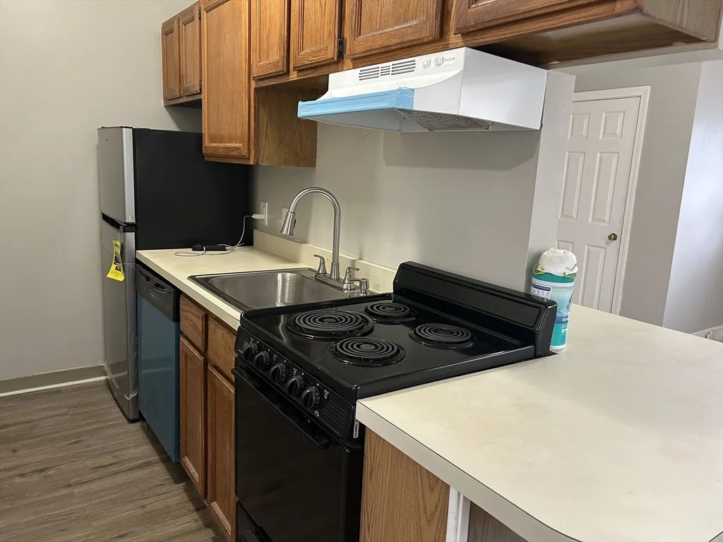 1 bed, 1 bath apartment for rent at 16 Lincoln St Unit 3-5, Malden — photo 1 of 7