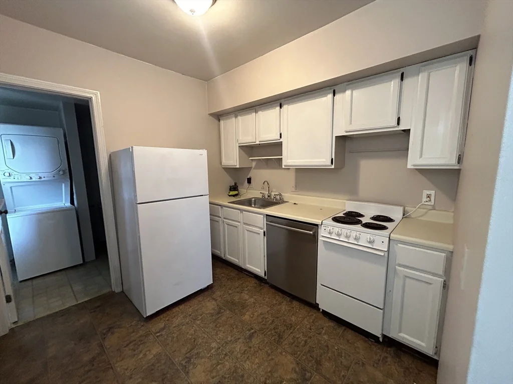 1 bed, 1 bath apartment for rent at 16 Lincoln St Unit 3, Malden — photo 1 of 6