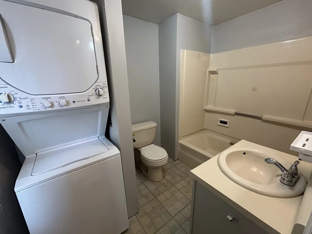 1 bed, 1 bath apartment for rent at 16 Lincoln St Unit 3, Malden — photo 6 of 6