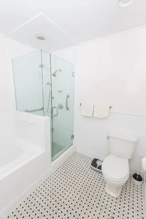 3 bed, 3 bath apartment for rent at 16 Linden Pl Unit A, Brookline Village — photo 14 of 23