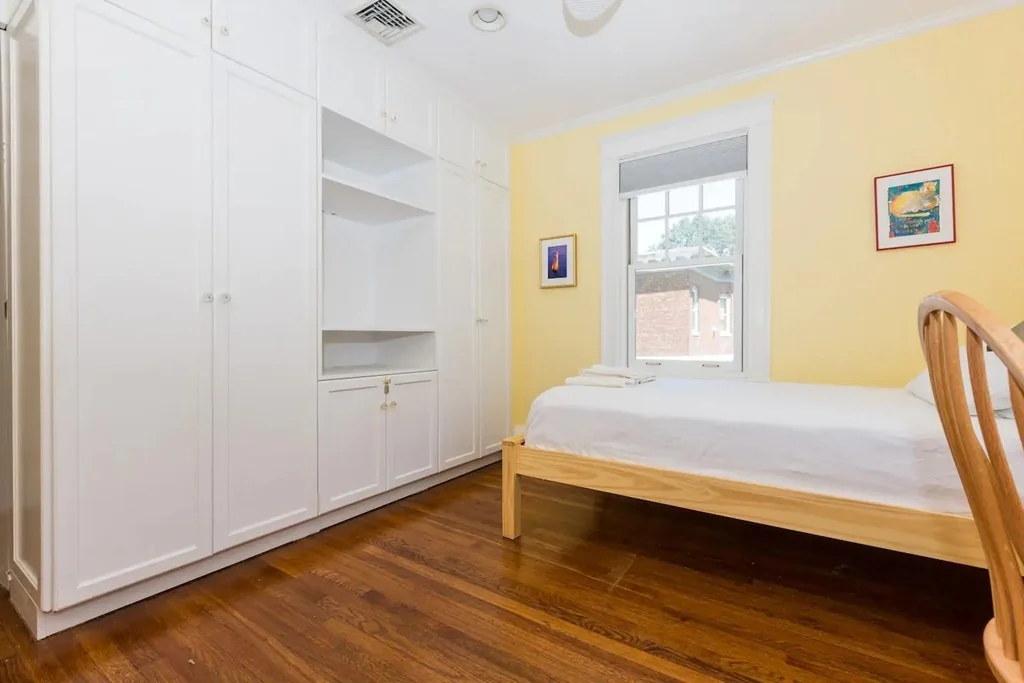 3 bed, 3 bath apartment for rent at 16 Linden Pl Unit A, Brookline Village — photo 11 of 23