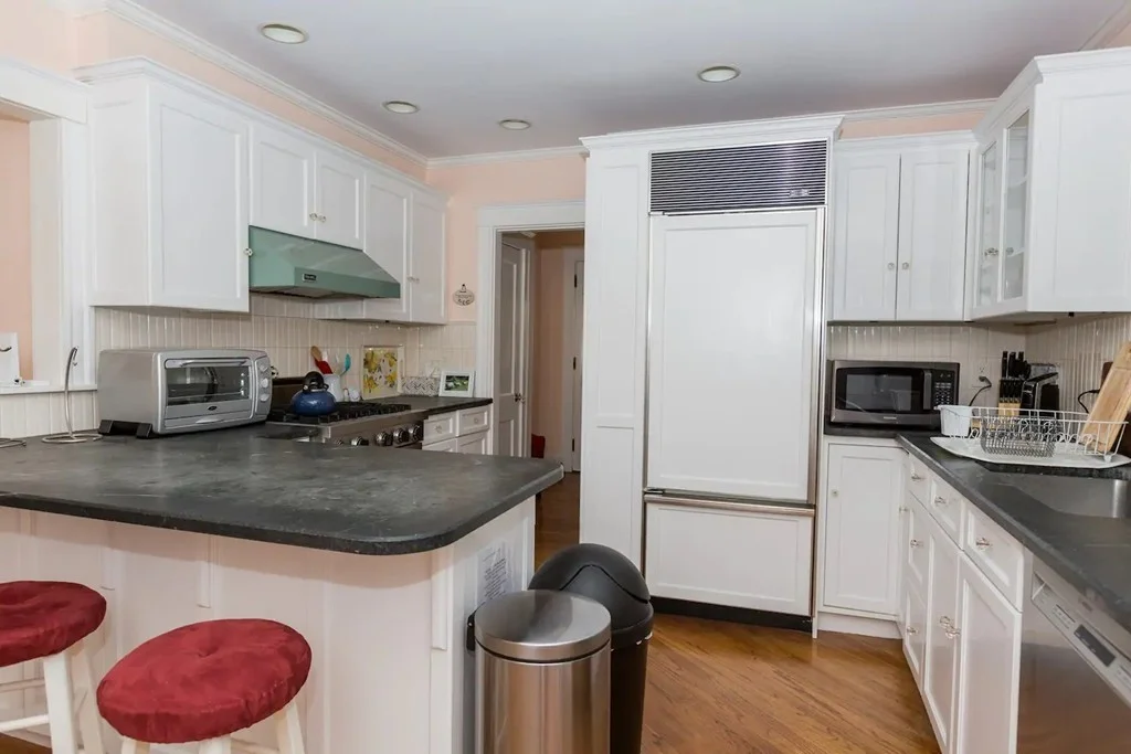 3 bed, 3 bath apartment for rent at 16 Linden Pl Unit A, Brookline Village — photo 3 of 23