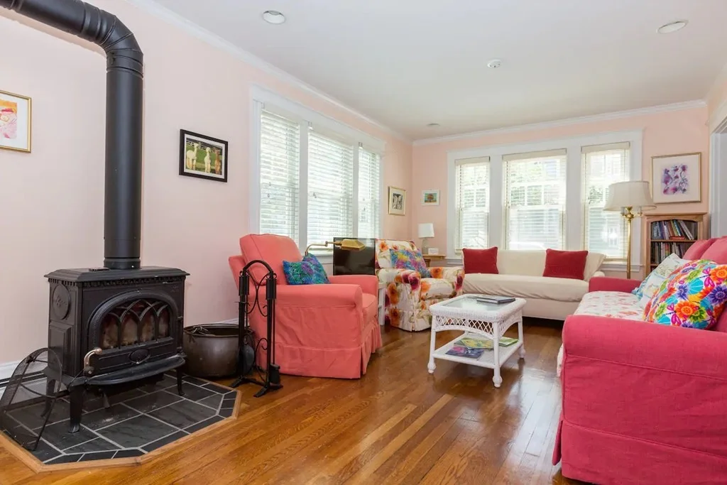3 bed, 3 bath apartment for rent at 16 Linden Pl Unit A, Brookline Village — photo 2 of 23