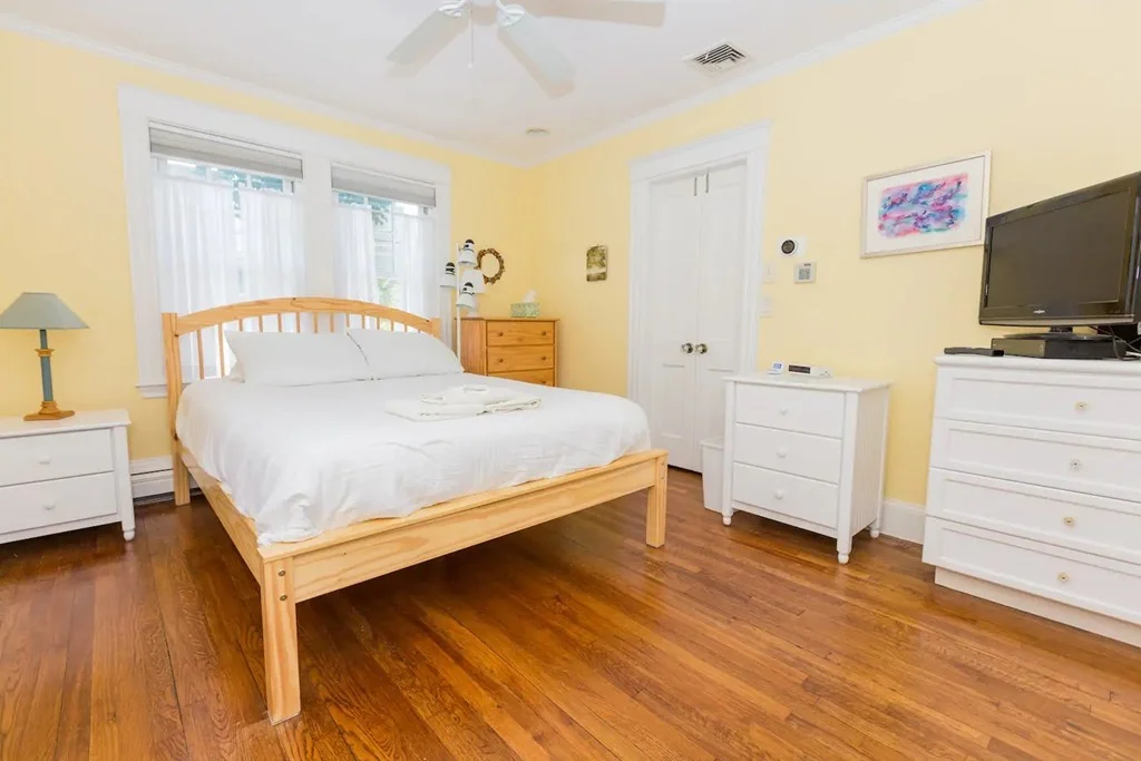 3 bed, 3 bath apartment for rent at 16 Linden Pl Unit A, Brookline Village — photo 10 of 23