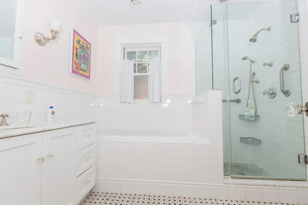 3 bed, 3 bath apartment for rent at 16 Linden Pl Unit A, Brookline Village — photo 13 of 23