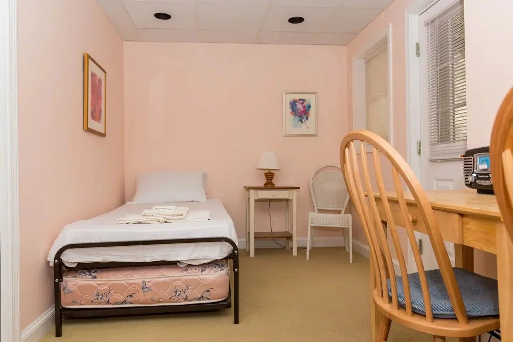 3 bed, 3 bath apartment for rent at 16 Linden Pl Unit A, Brookline Village — photo 15 of 23
