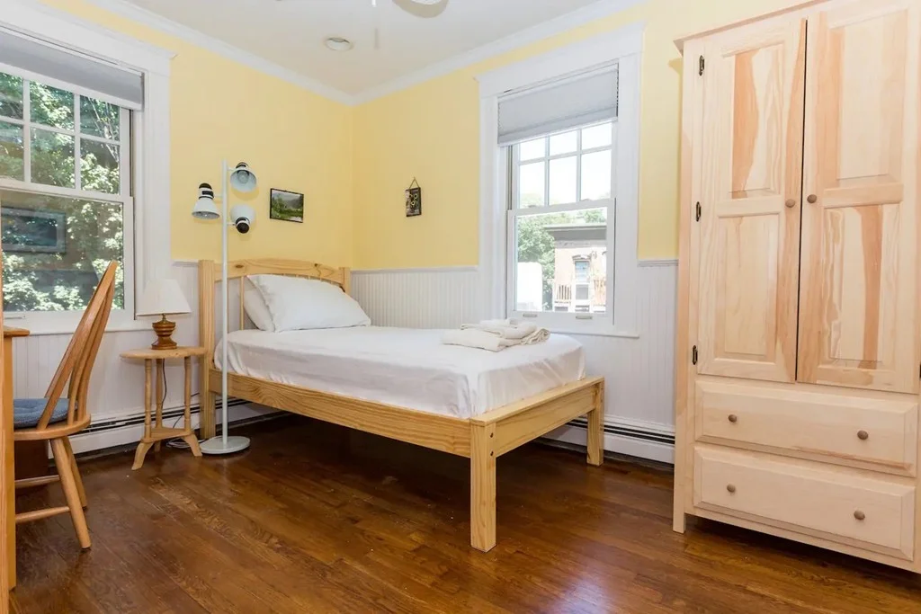 3 bed, 3 bath apartment for rent at 16 Linden Pl Unit A, Brookline Village — photo 9 of 23