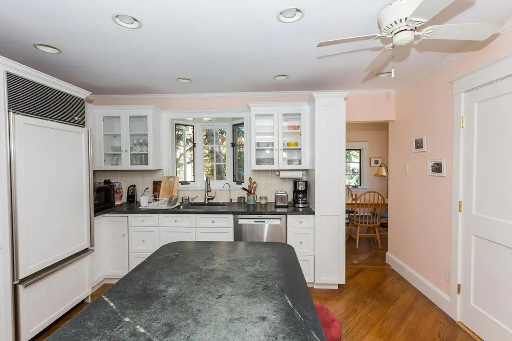 3 bed, 3 bath apartment for rent at 16 Linden Pl Unit A, Brookline Village — photo 4 of 23