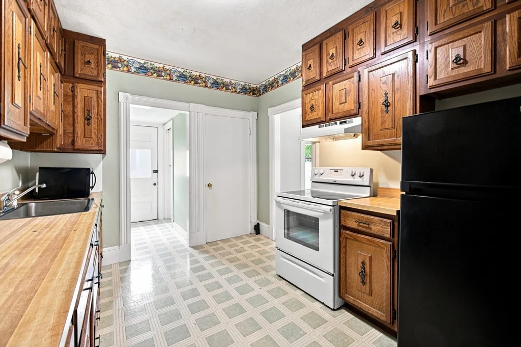 2 bed, 1 bath apartment for rent at 16 Lochwan St Unit 16, Winchester — photo 14 of 25