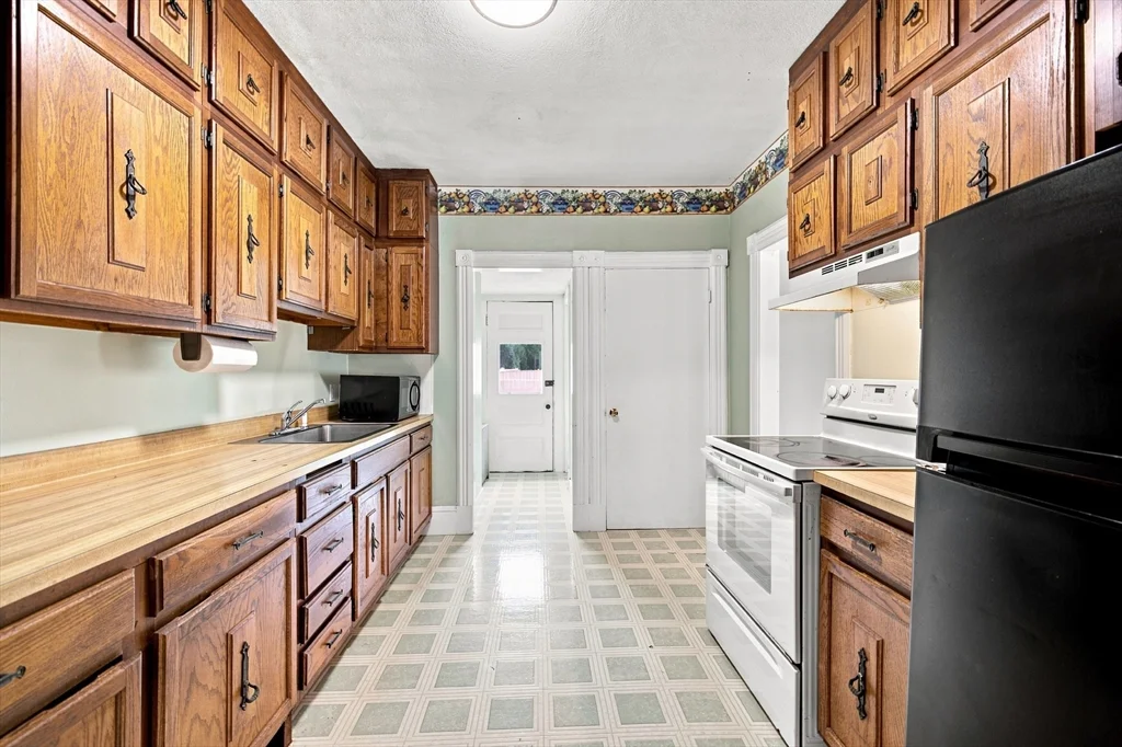 2 bed, 1 bath apartment for rent at 16 Lochwan St Unit 16, Winchester — photo 13 of 25