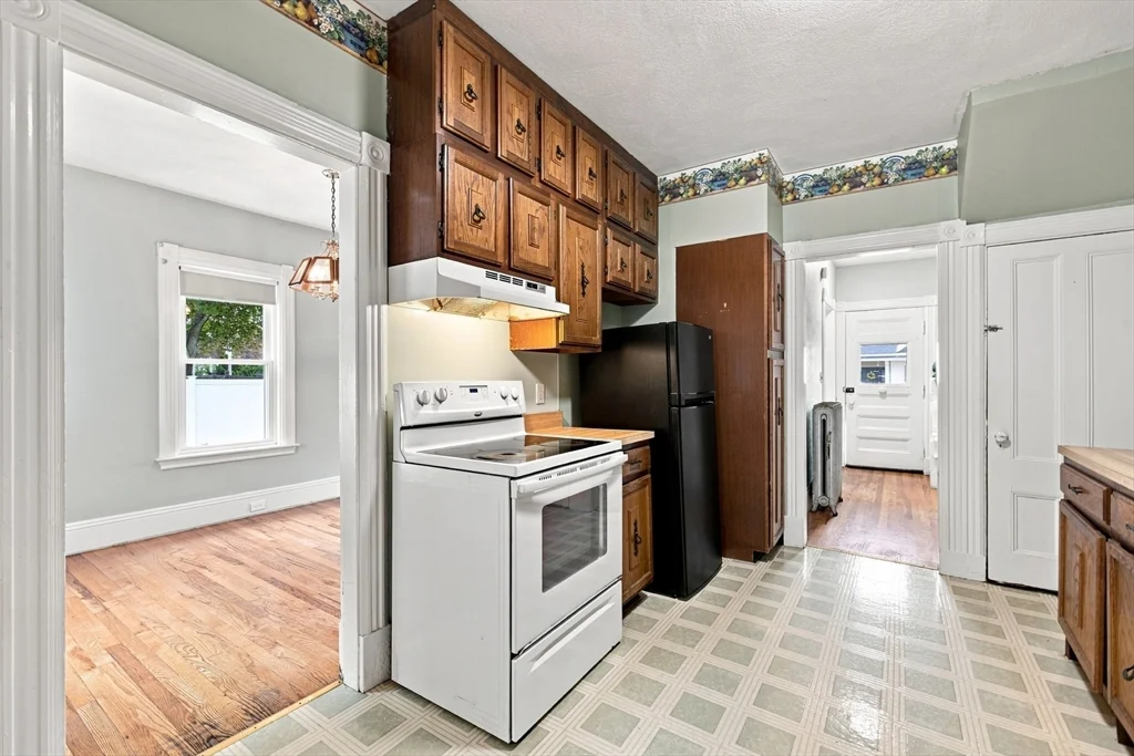 2 bed, 1 bath apartment for rent at 16 Lochwan St Unit 16, Winchester — photo 12 of 25