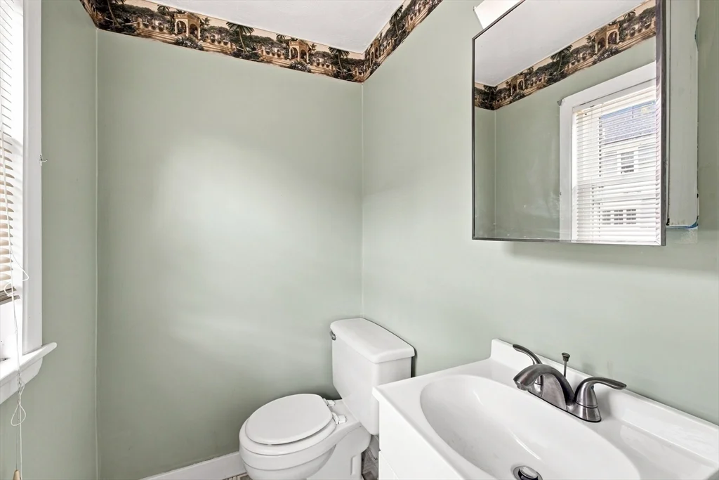 2 bed, 1 bath apartment for rent at 16 Lochwan St Unit 16, Winchester — photo 15 of 25