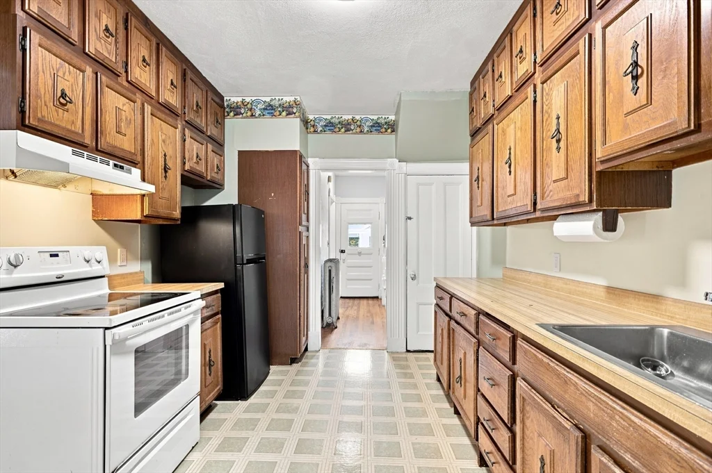2 bed, 1 bath apartment for rent at 16 Lochwan St Unit 16, Winchester — photo 11 of 25