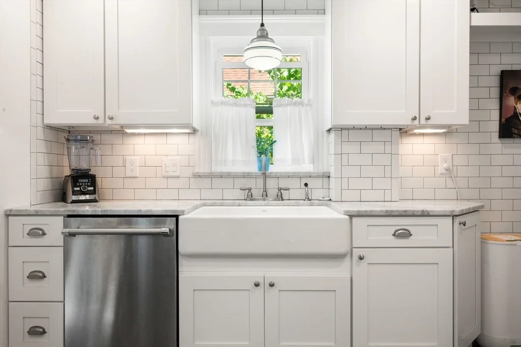 2 bed, 1 bath apartment for rent at 16 Longfellow Rd, Arlington Heights — photo 9 of 41