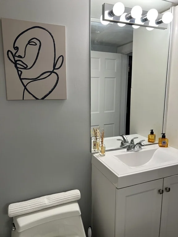 Studio bed, 1 bath apartment for rent at 16 Louisburg Sq Unit B, Beacon Hill — photo 13 of 18