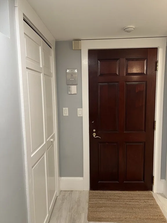 Studio bed, 1 bath apartment for rent at 16 Louisburg Sq Unit B, Beacon Hill — photo 3 of 18