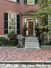 Studio bed, 1 bath apartment for rent at 16 Louisburg Sq Unit B, Beacon Hill — photo 1 of 18