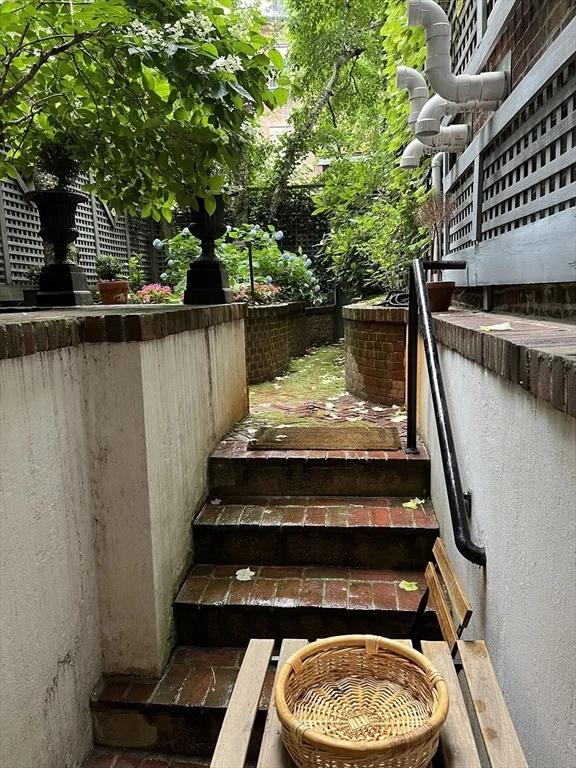 Studio bed, 1 bath apartment for rent at 16 Louisburg Sq Unit B, Beacon Hill — photo 18 of 18