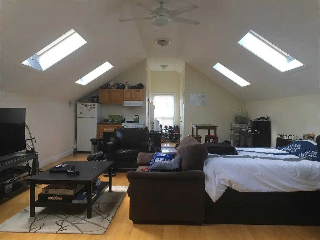1 bed, 1 bath apartment for rent at 16 Magazine St Unit 3, Roxbury — photo 1 of 8