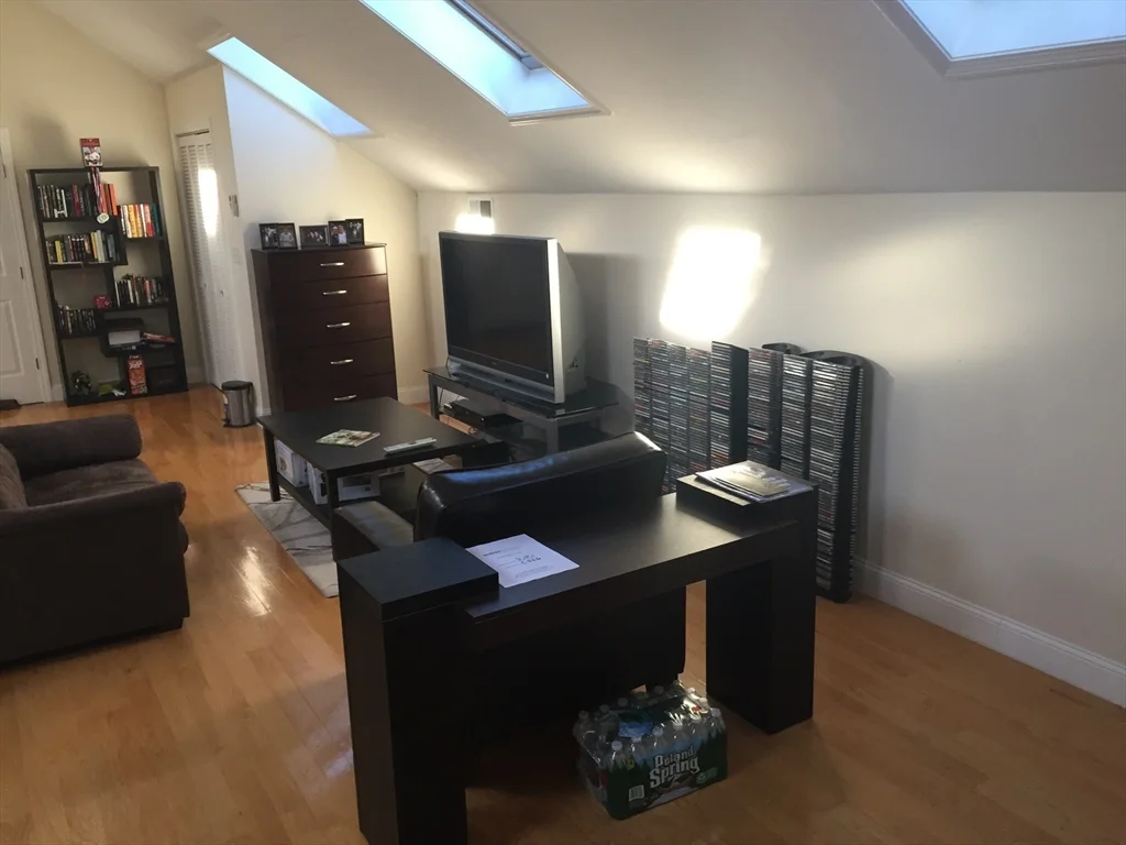 1 bed, 1 bath apartment for rent at 16 Magazine St Unit 3, Roxbury — photo 4 of 8
