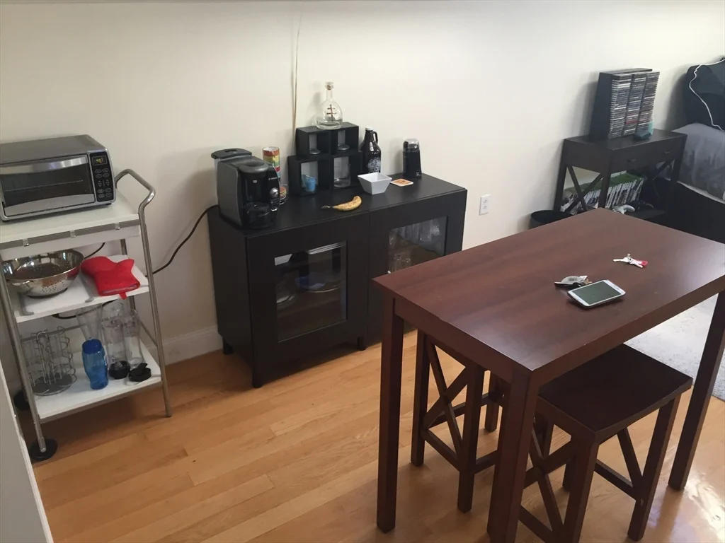 1 bed, 1 bath apartment for rent at 16 Magazine St Unit 3, Roxbury — photo 5 of 8