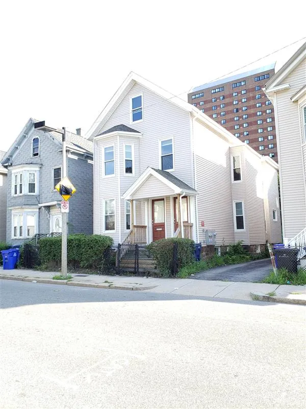 4 bed, 2 bath apartment for rent at 16 Marcella St Unit 1, Roxbury — photo 29 of 30