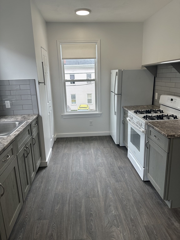 3 bed, 1 bath apartment for rent at 16 Mason St Unit 2, Salem — photo 2 of 15