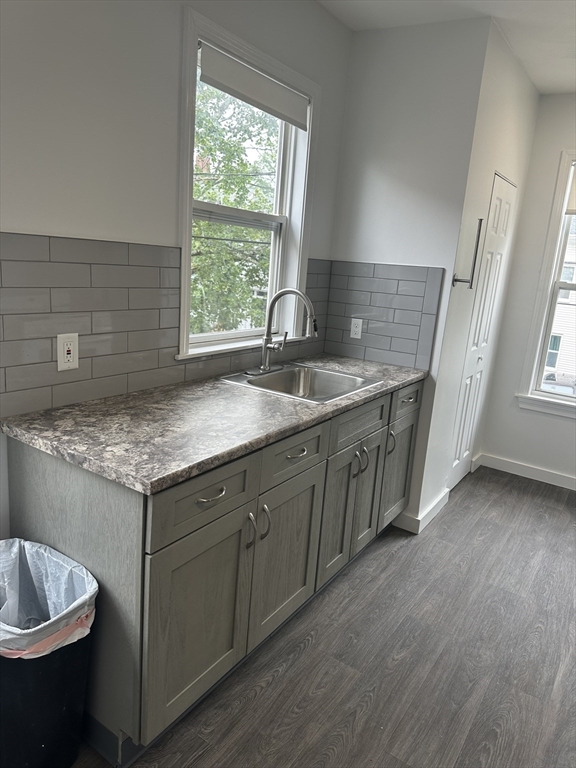 3 bed, 1 bath apartment for rent at 16 Mason St Unit 2, Salem — photo 3 of 15